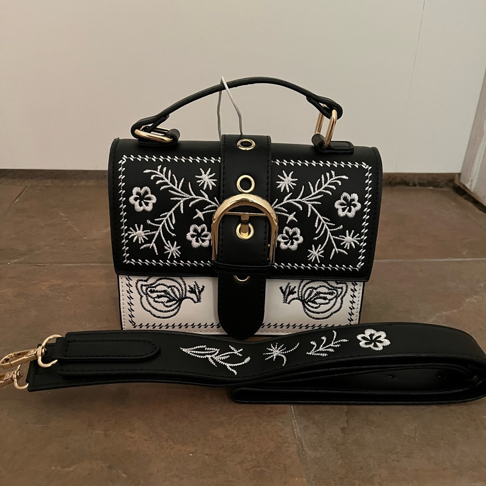 Black and White Floral Purse - Gold Accents (NWT)
